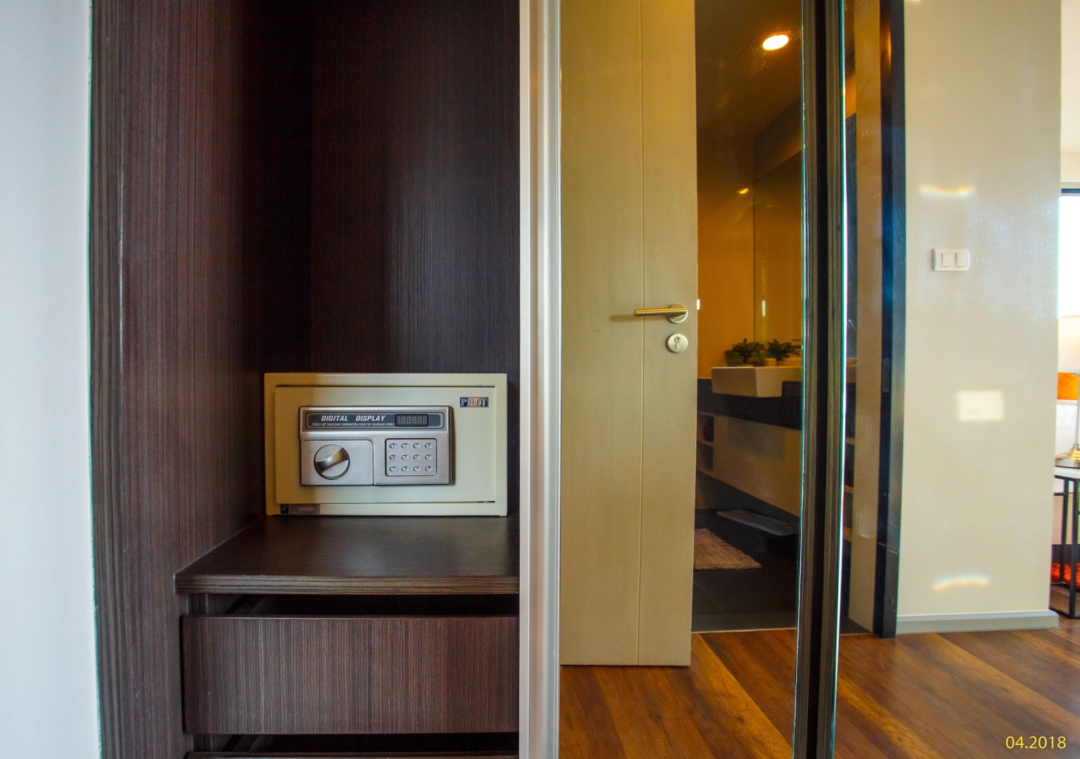 6th Avenue Surin Beach