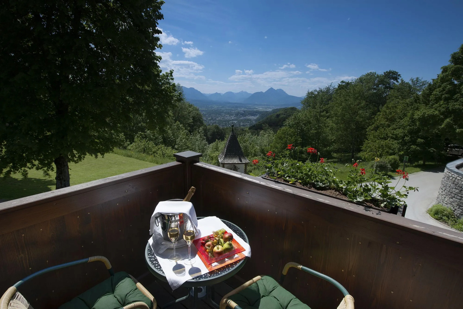 Romantik Hotel Die Gersberg Alm mit Panoramablick auf Salzburg