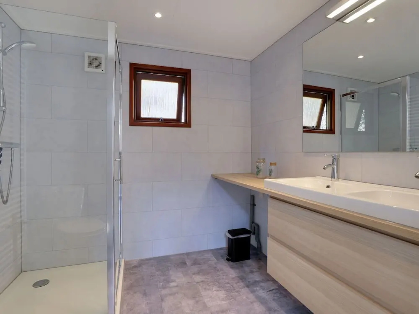 Cozy Wooden Chalet with Privacy near Nature