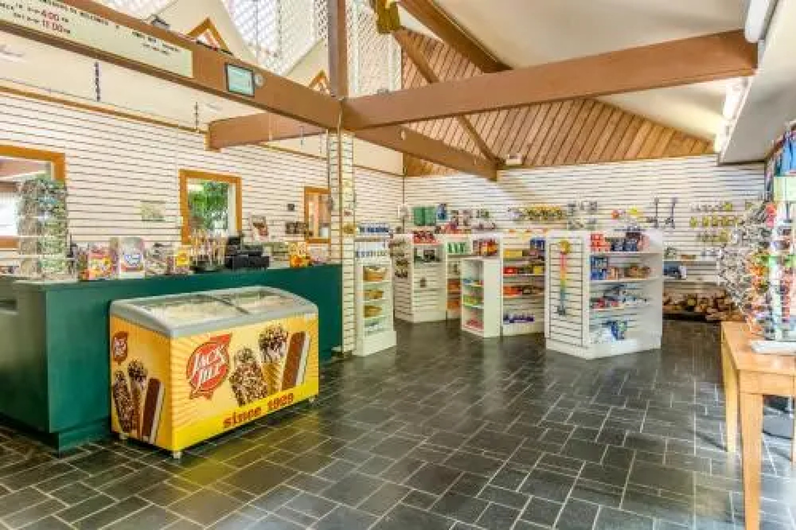 Williamsburg Camping Resort 38 ft. Park Model 5