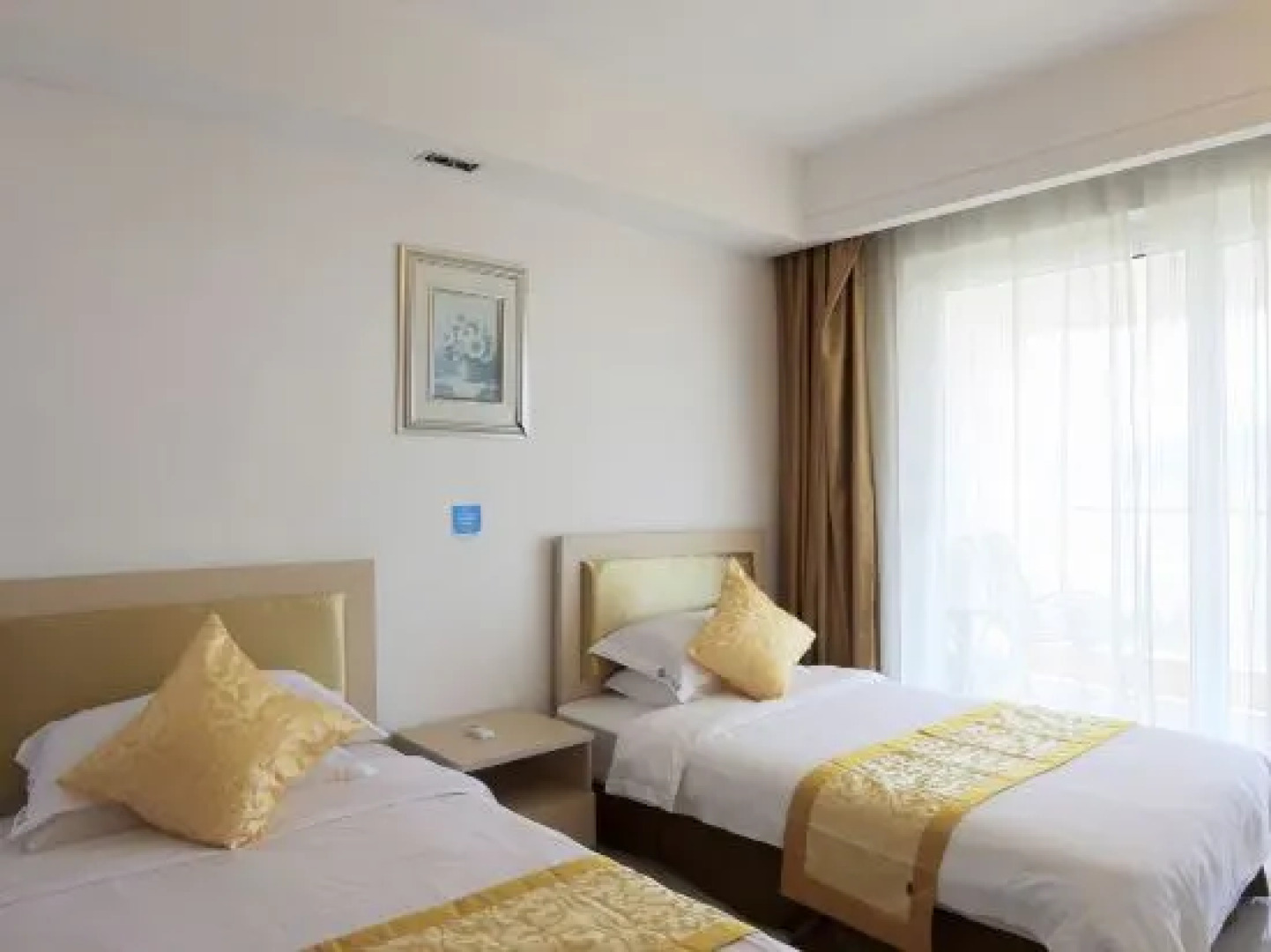 Yunzhifan Holiday Hotel