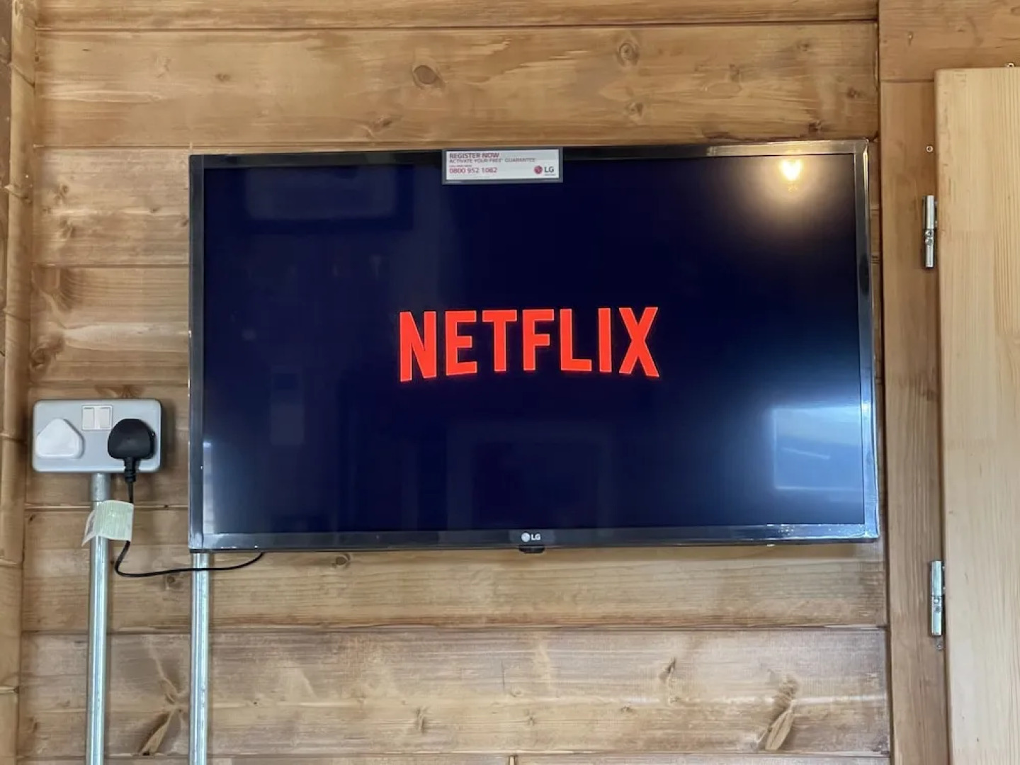 Retro Lodge nr Dartoor With hot tub & opt Sauna