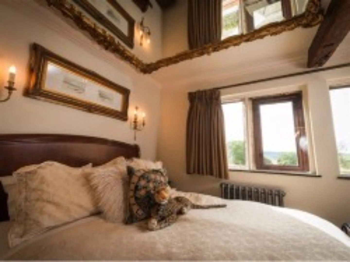 The Saddleworth Hotel