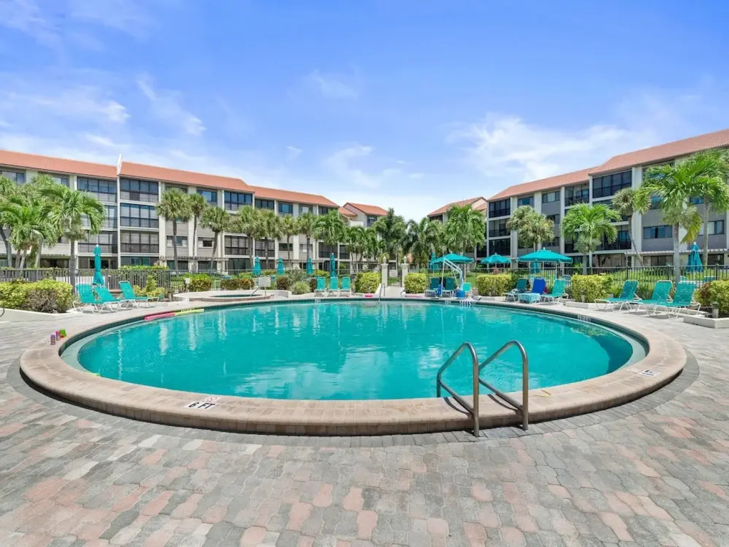 Siesta Dunes Beach 201 by Vtrips