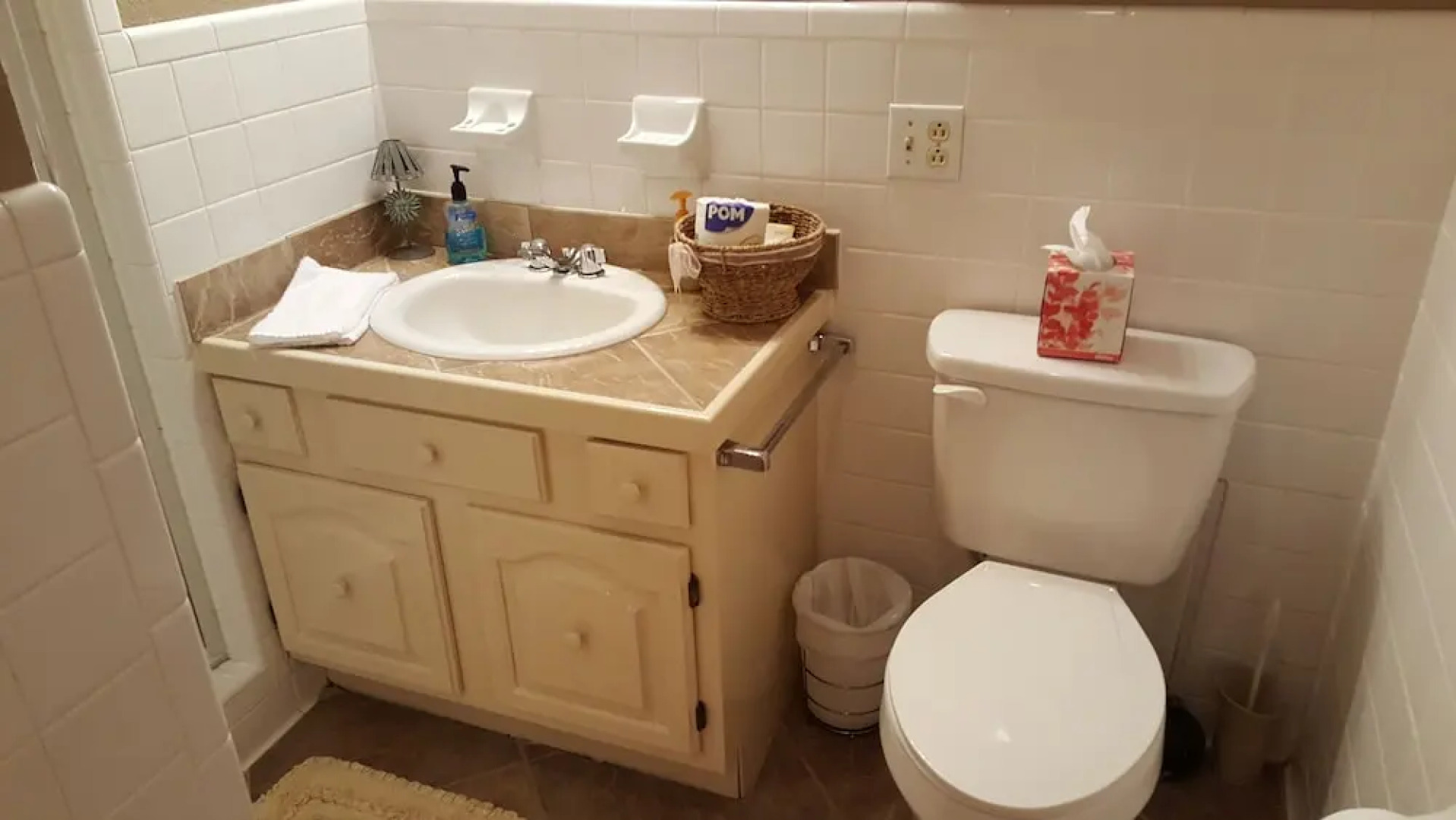 Waterfront Listing - 3 Bedroom 3 Bath on Secluded Private Cove,great Location