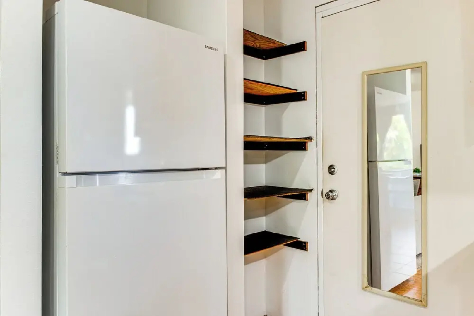 4 Mi to Beach: Keaau Retreat w/ Relaxing Porch!