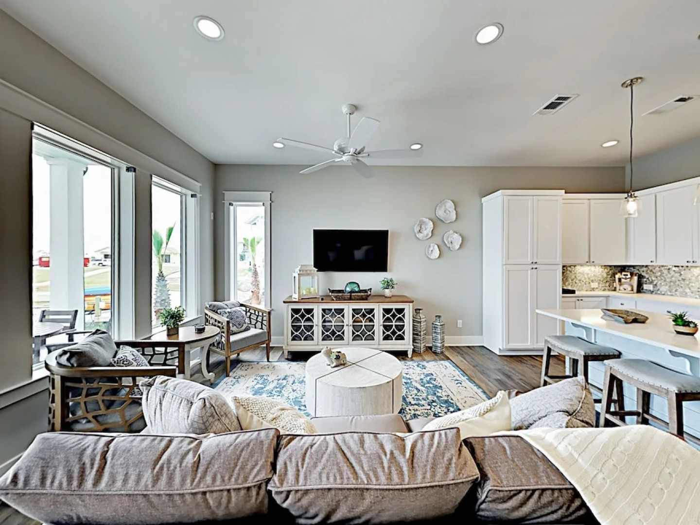 Luxe Waterfront #203 - 2 Br Villa