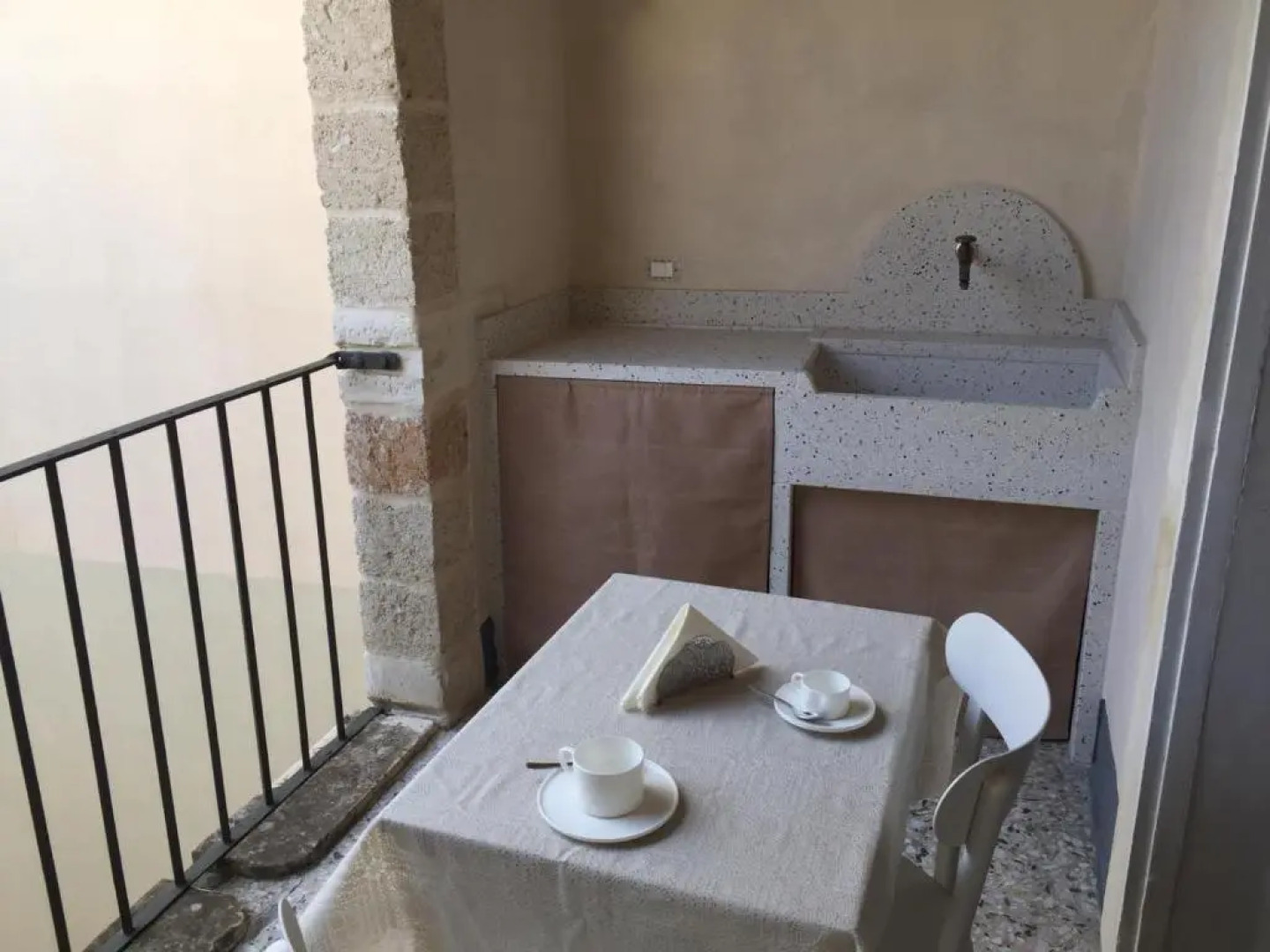 Palazzo de Carlo e il parco dei 7 pozzi