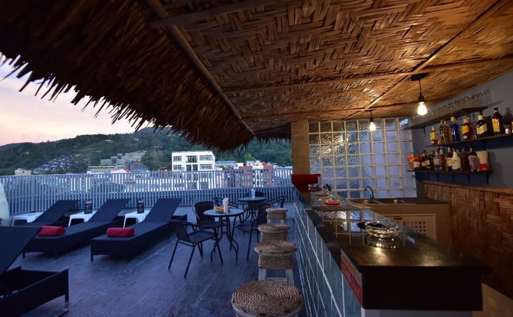 Hallo Patong Hotel & Restaurant