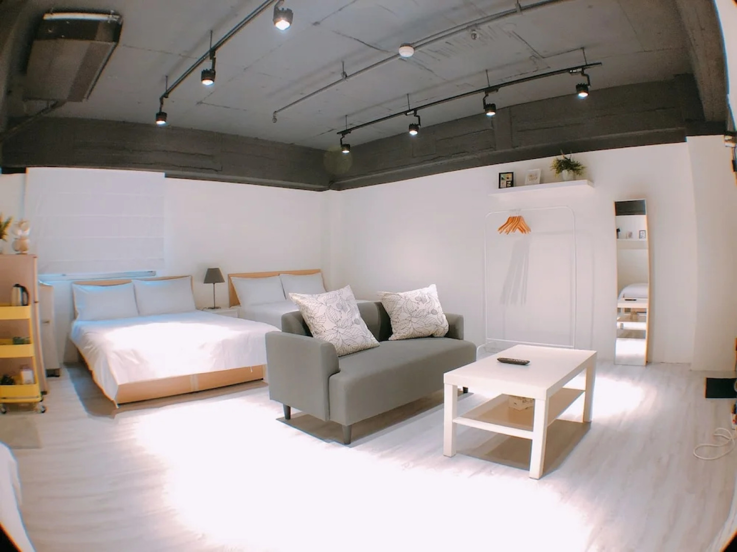 Taipei Apt.4 MRT Ximen Station Suite