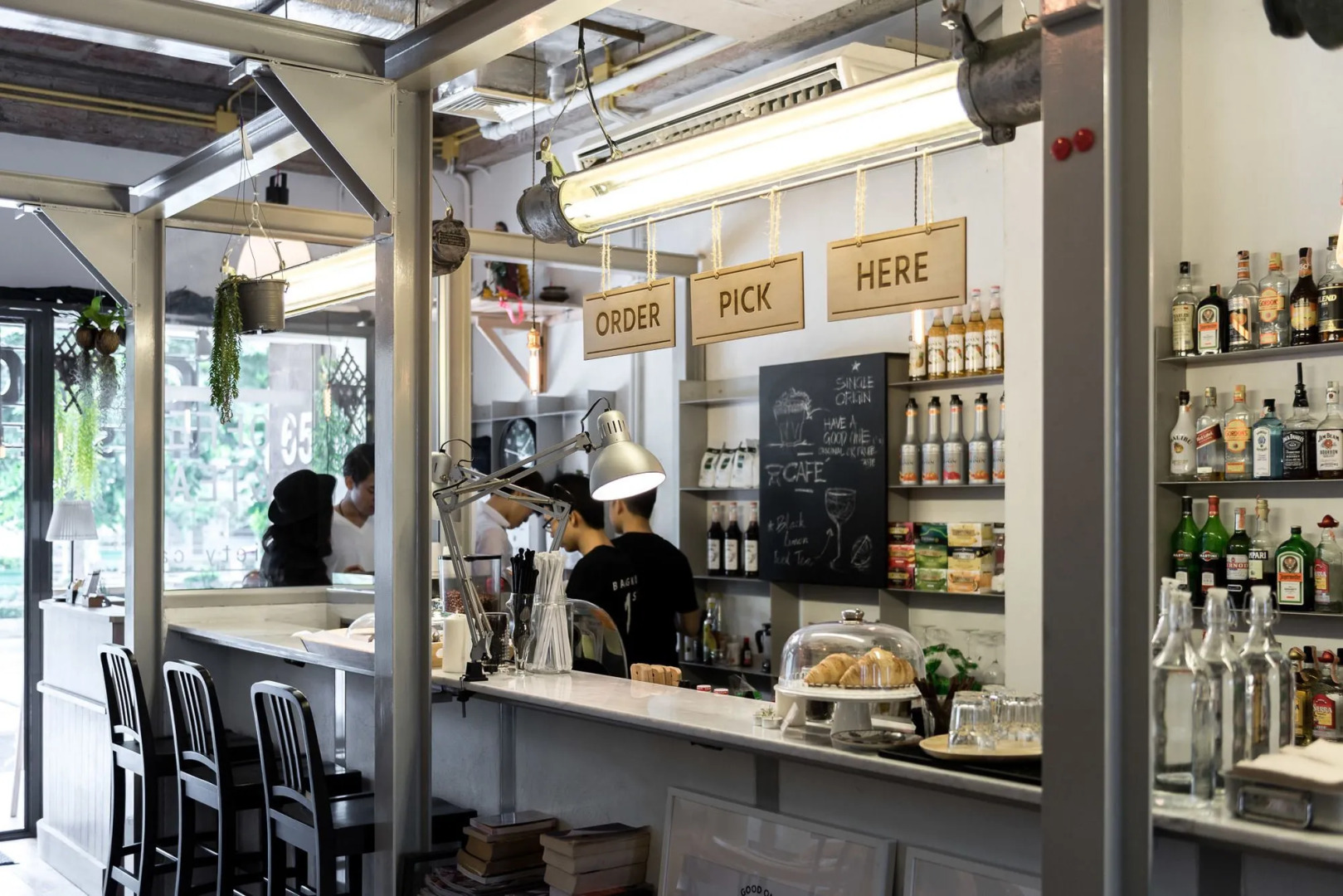 Good One Poshtel & Café Bar