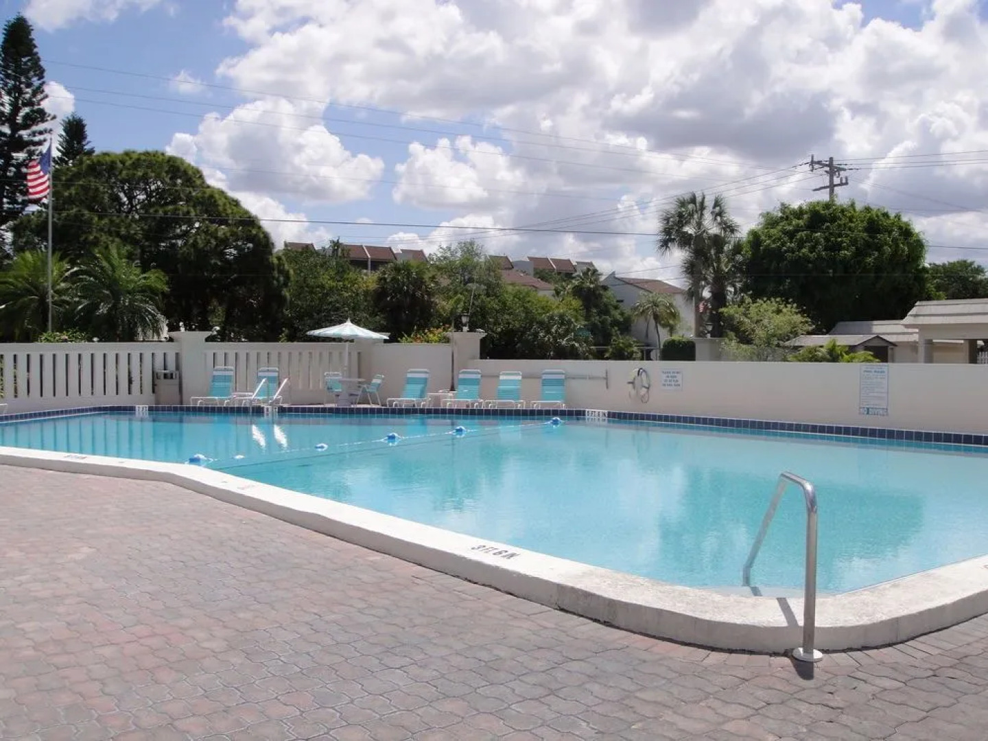 Island House Beach Resort