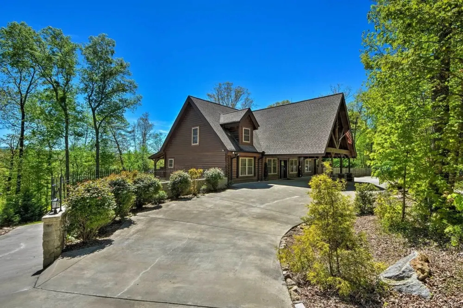Trenton Cabin w/ Hot Tub - 14 Mi to Lookout Mtn!