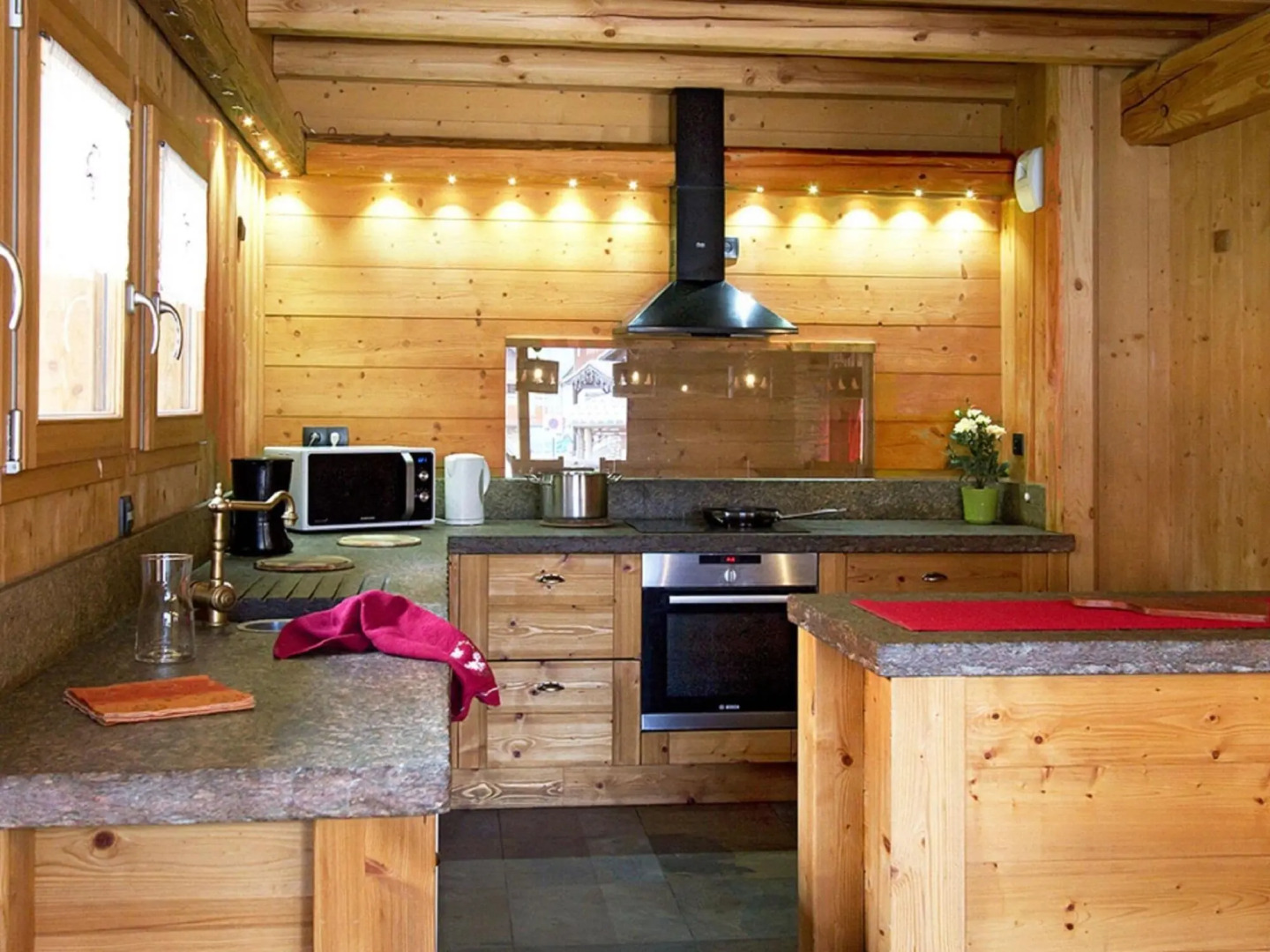 Delightful 14-person chalet with sauna and pool in Les Deux Alpes