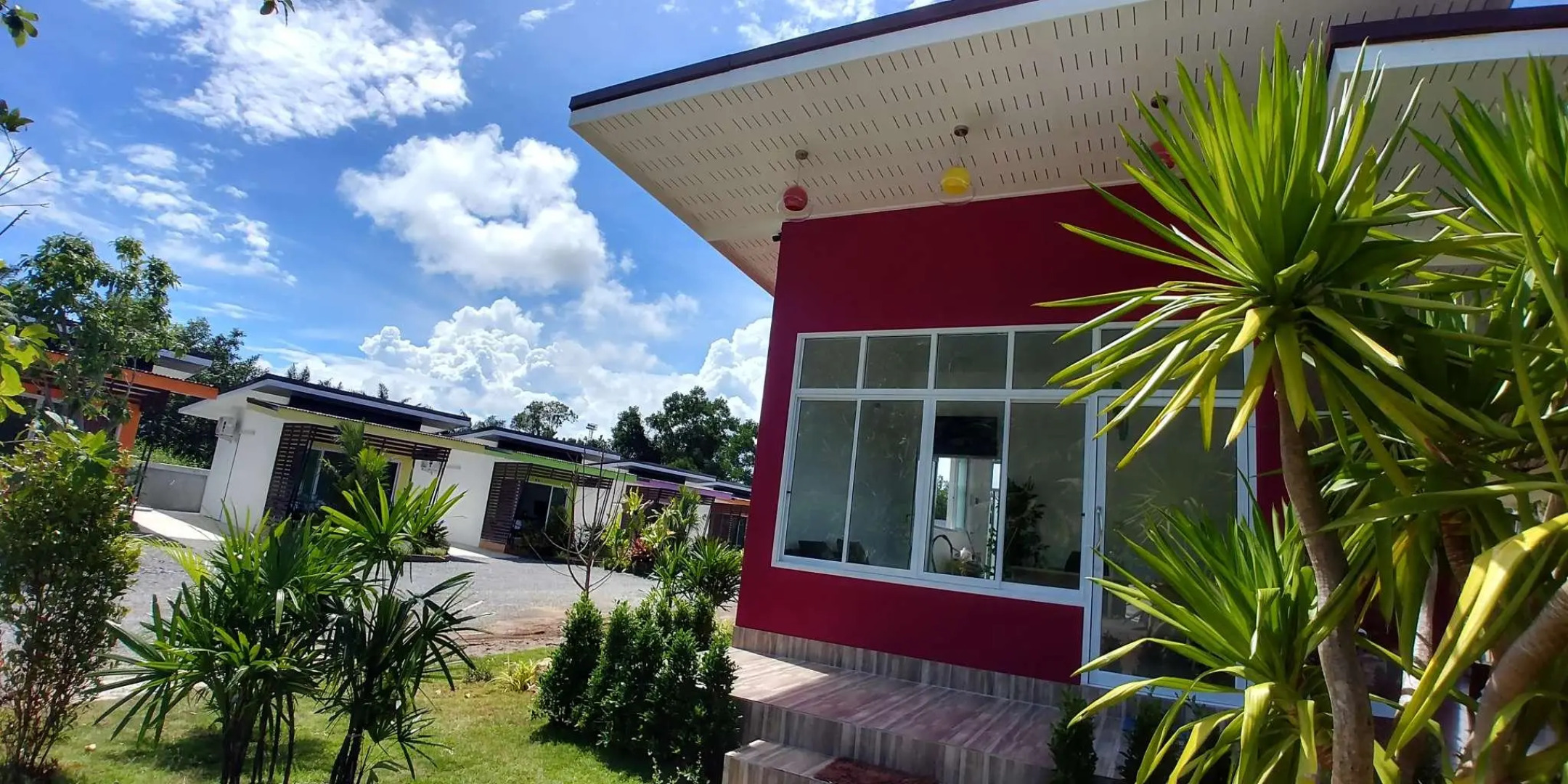 Thipburee Riverside Hotel