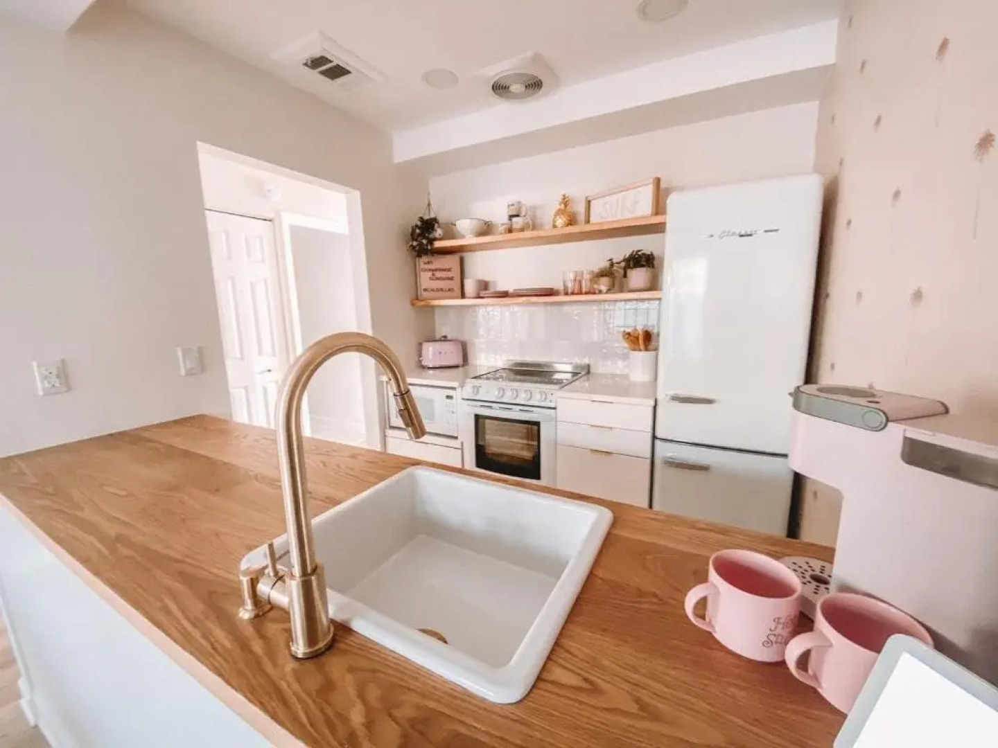 Luxury Villa 3 Blocks from the Beach with Hot Tub a Fire Pit and Outdoor Oasis