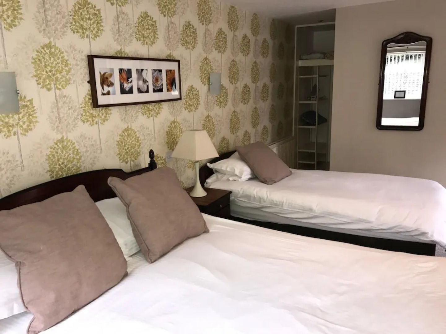 Chequers Hotel & Restaurant