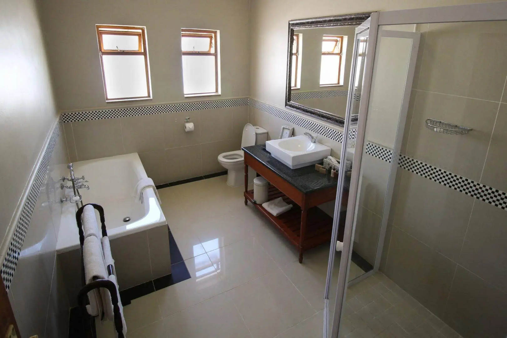 The Victorian 1906 Hotel