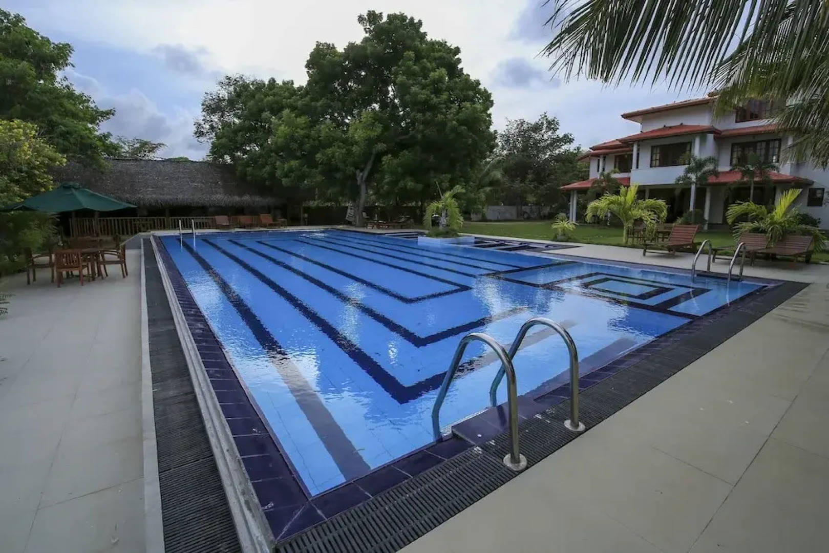 OYO 389 Bay Beach Hotel