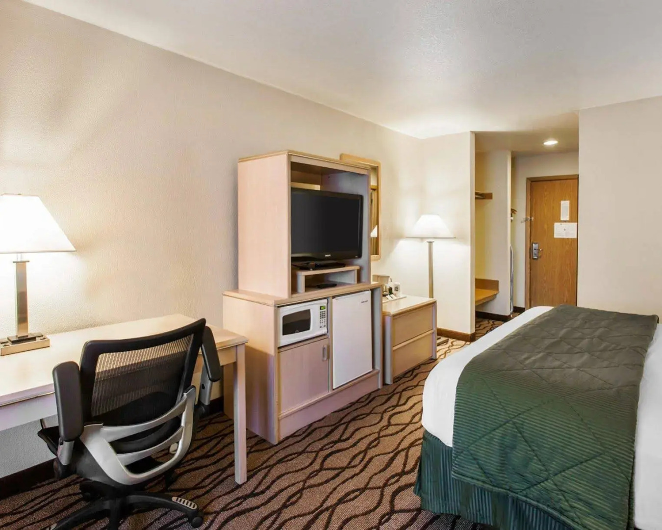 Quality Inn & Suites Vancouver North