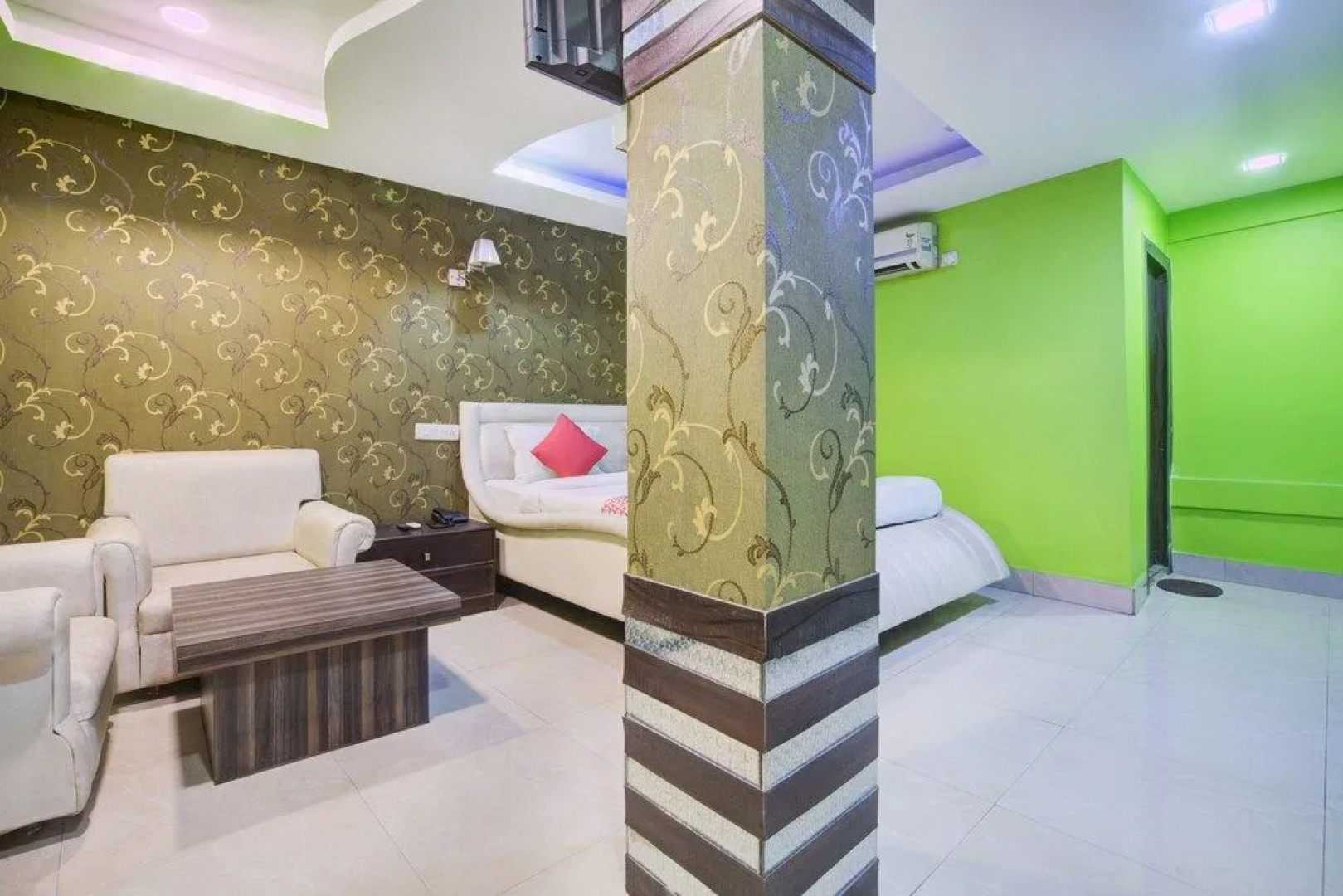 OYO 5968 The Silver International