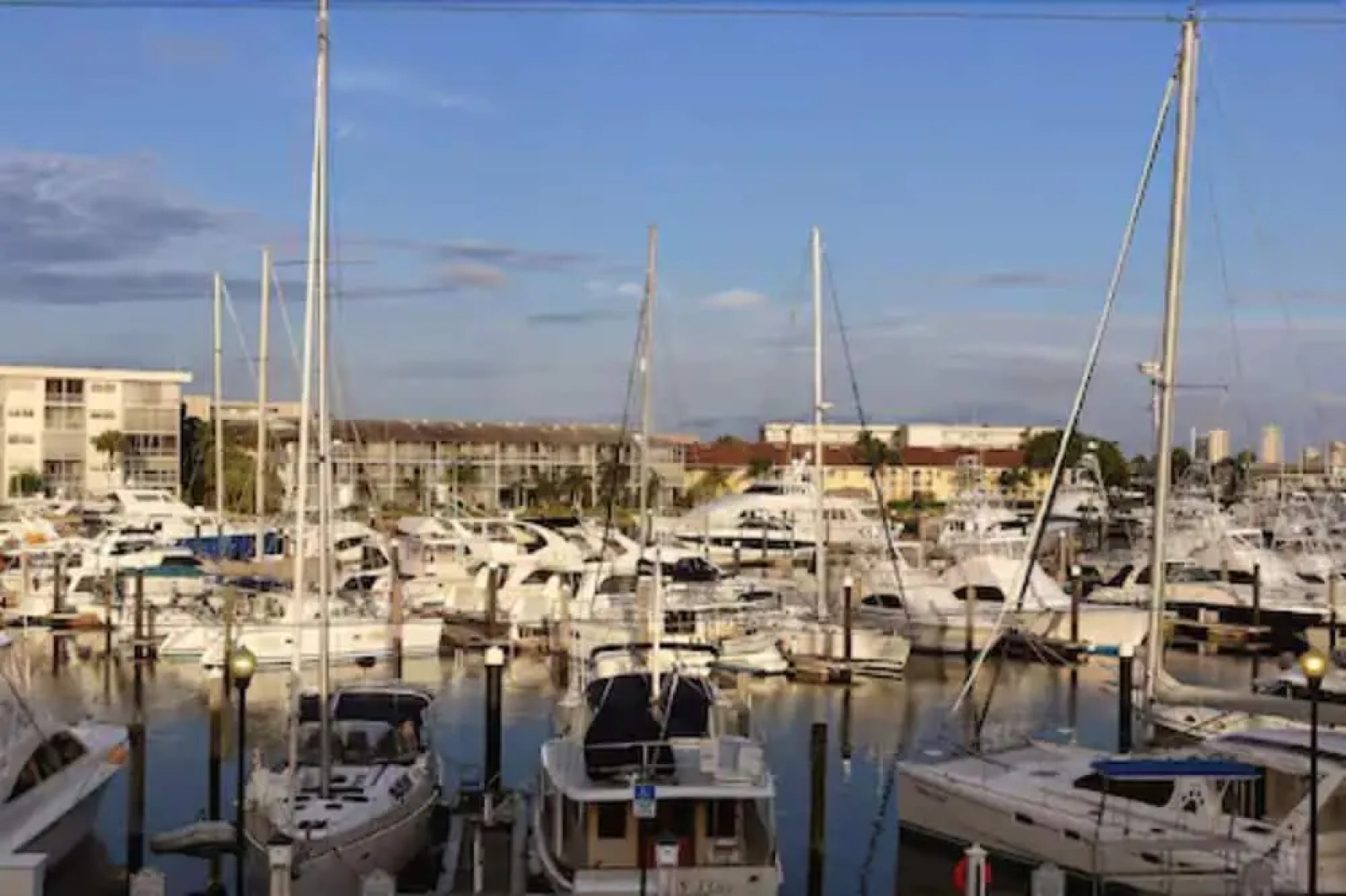 Camelot Waterfront Inn