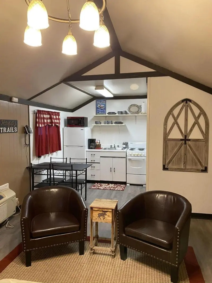 Lamplighter Cabins & Suites