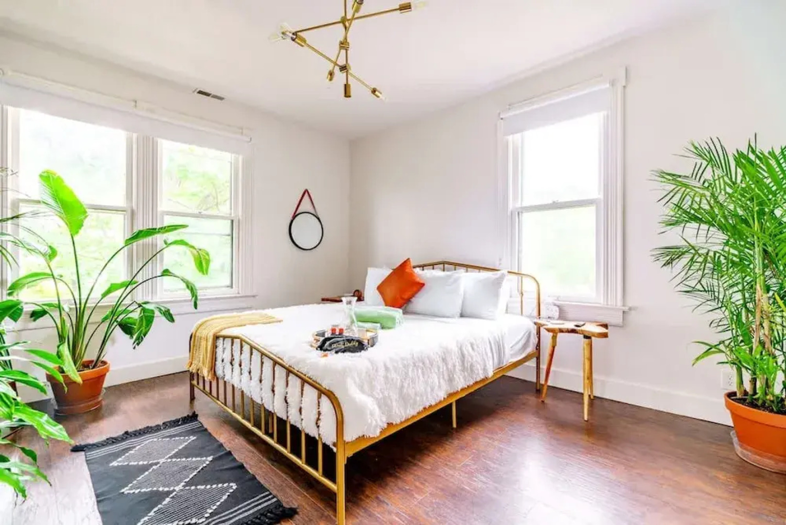 Prime Location Top Rated Clean Parking Free