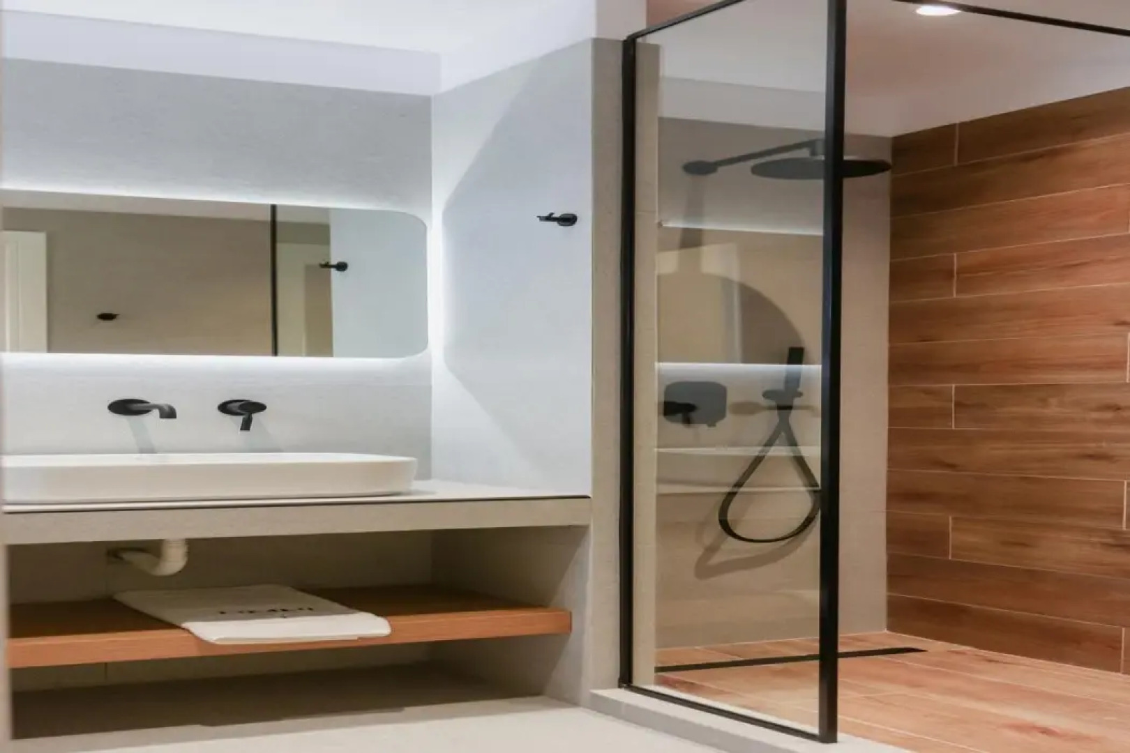 LIMNI Boutique Experience Hotel