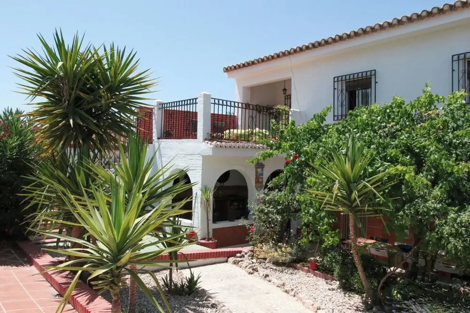 Lovely 10-bed Villa With Private Pool & Garden