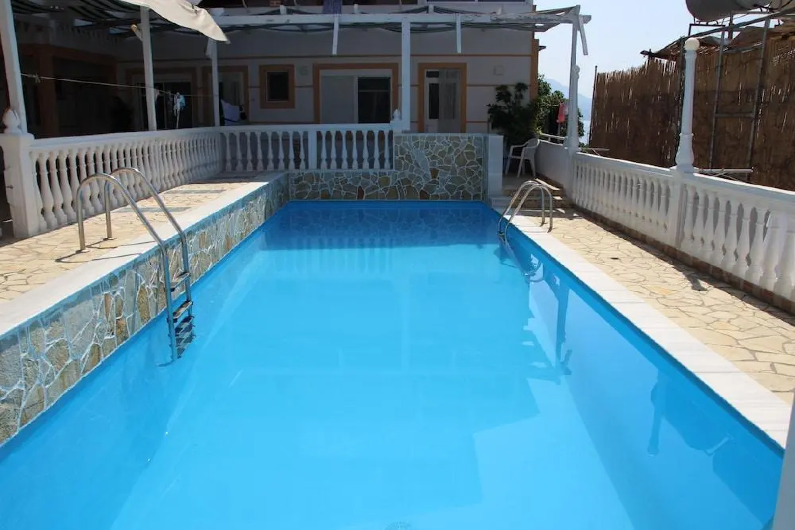 Qeparo Napolon Complex