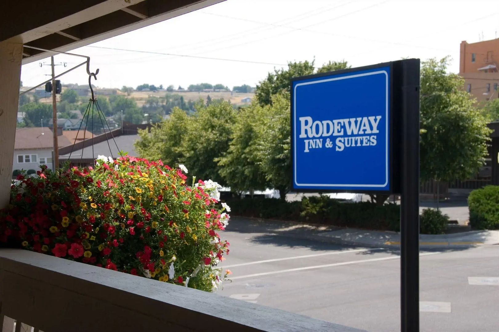 Rodeway Inn & Suites