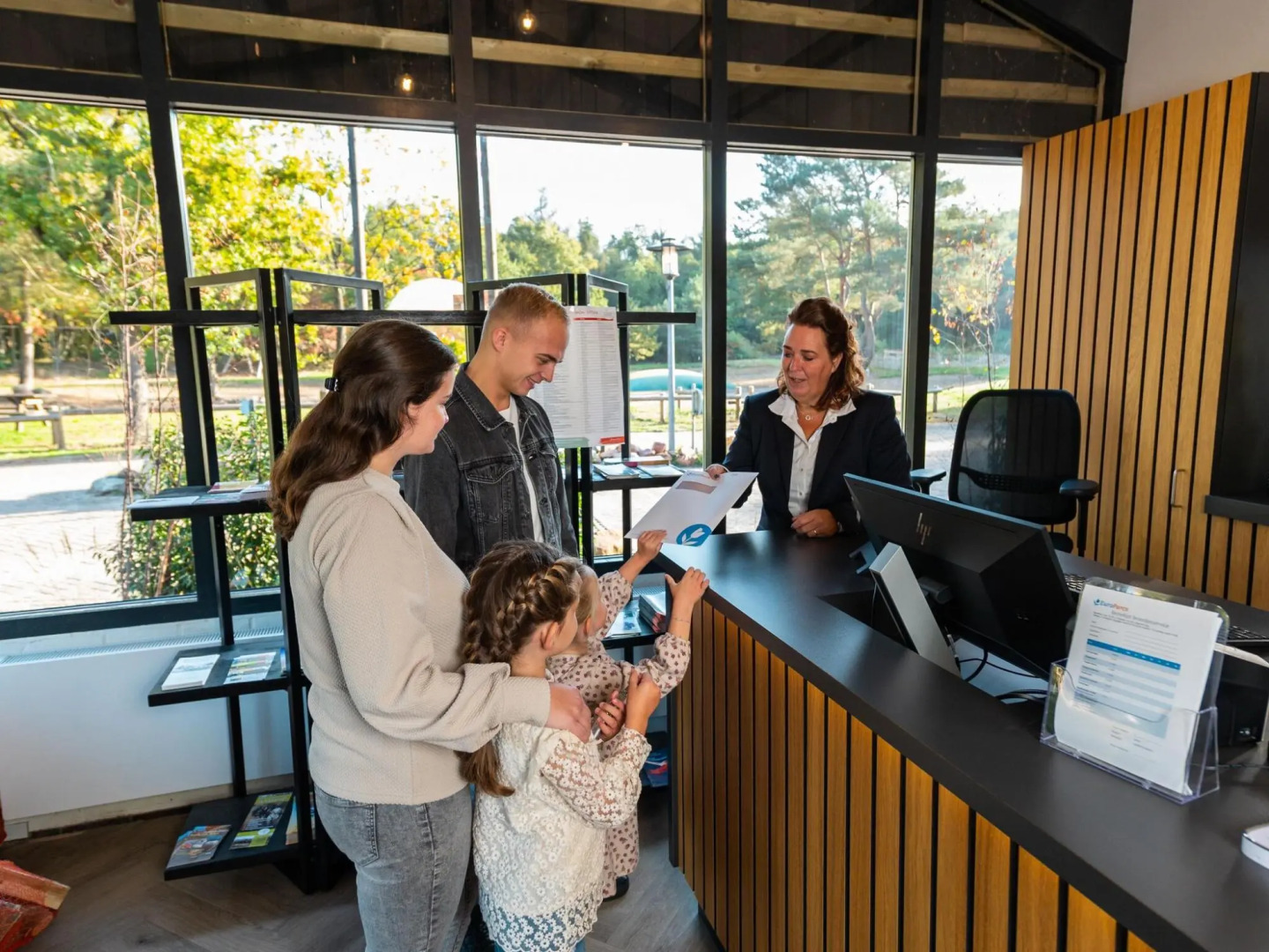 Wooden Lodge Near Three National Parks