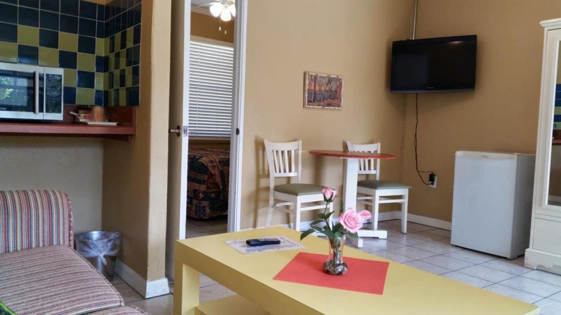 Lakeside Inn and Cafe