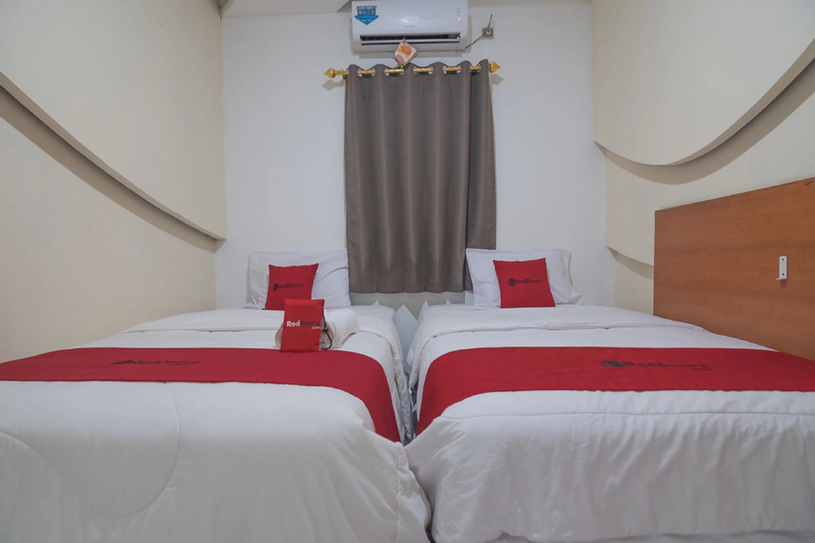 RedDoorz Premium @ Kahai Beach Lampung