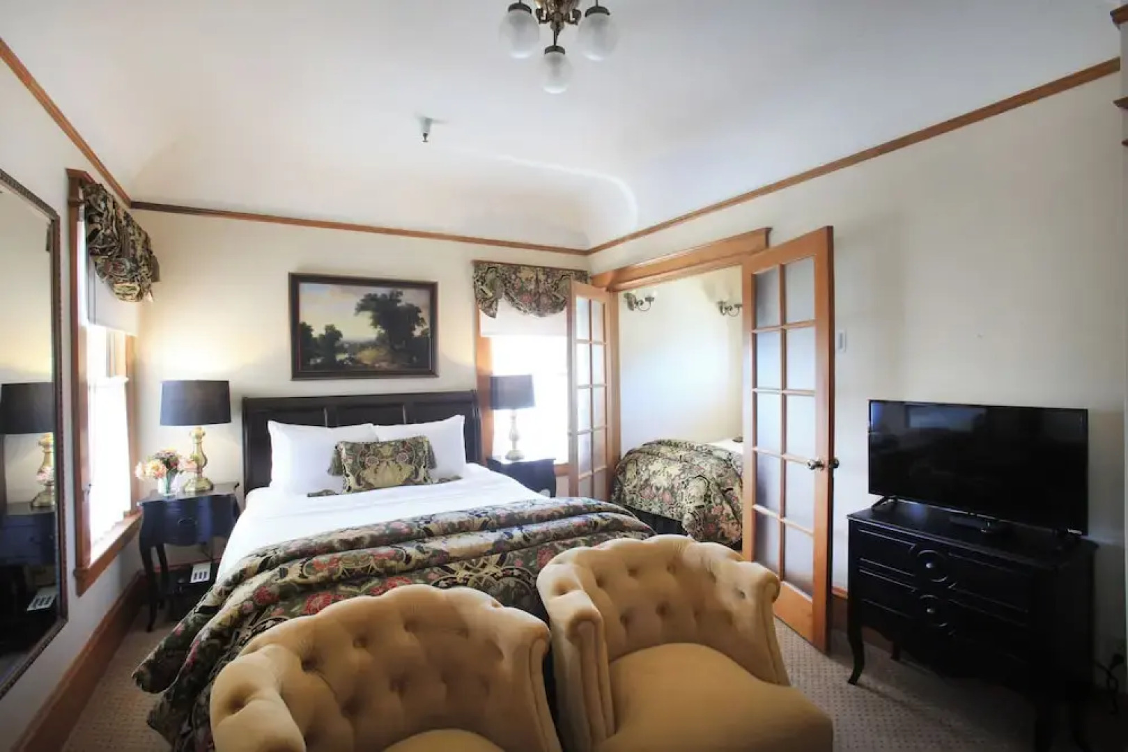 The Charles Pacific Grove - Artfully Designed Inclusive Inn