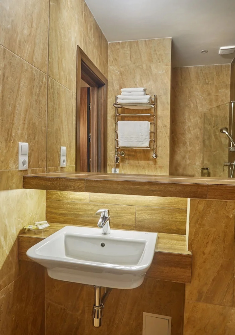 Отель «Кривое озеро»