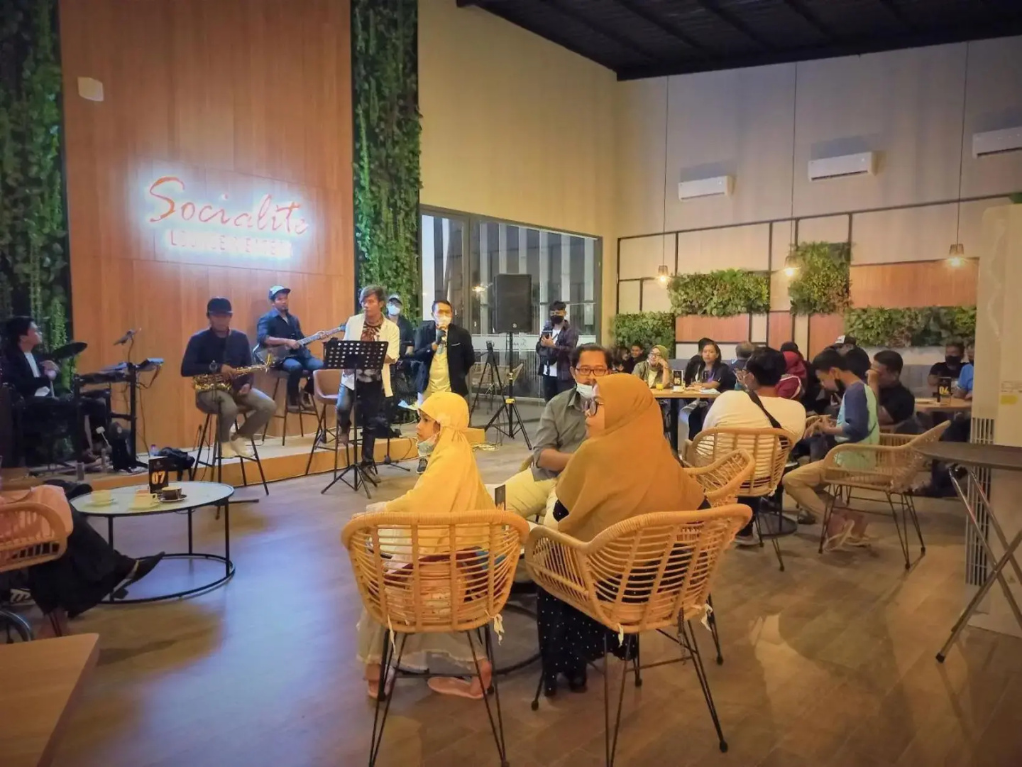 Front One King Hotel Tuban