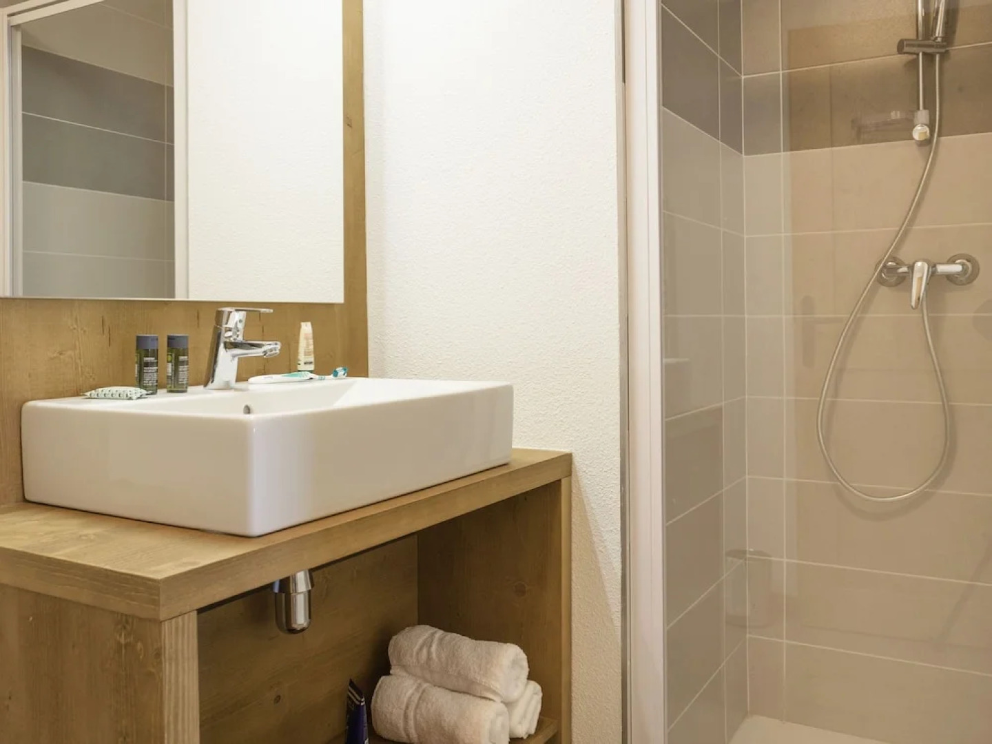 Chic apartment 300 m from the ski lift in a mountain village