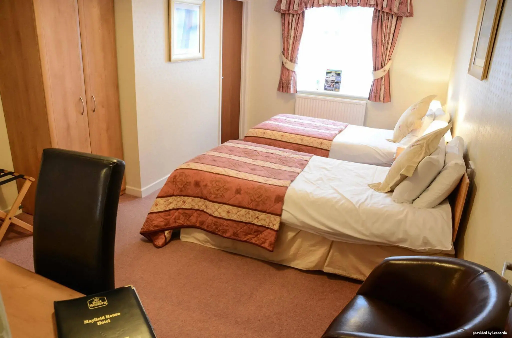 Pettifers Freehouse Hotel