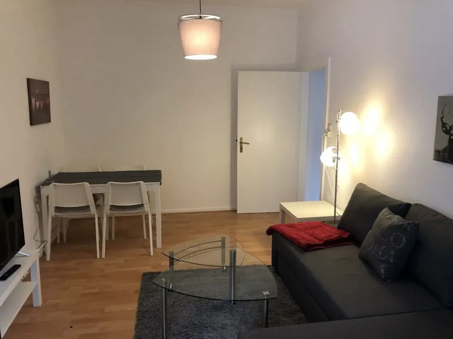 Living at Klassvilla - Newtown No. 2