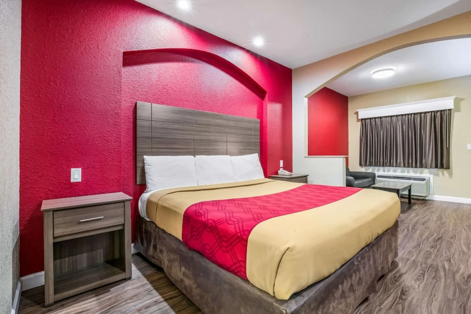 Econo Lodge Inn & Suites Memphis Area