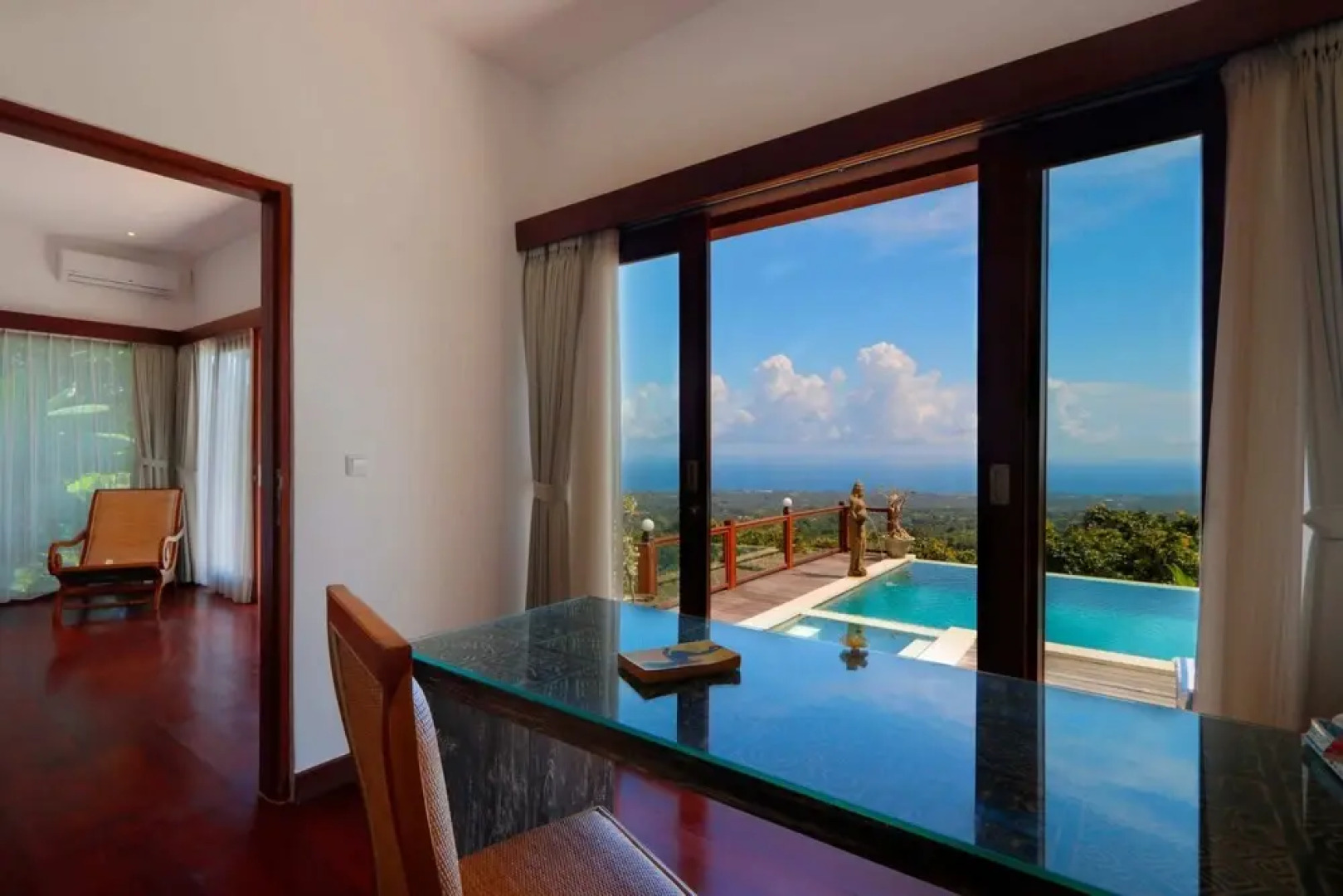 2 BR Villa With Fantastic Ocean View, Lovina With Staff