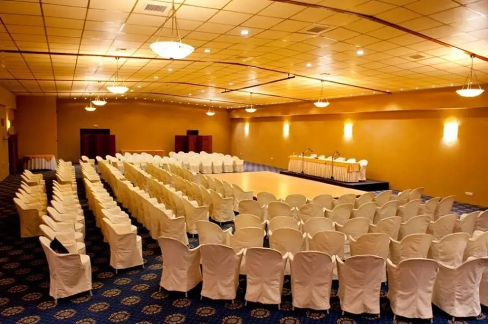 Ninos Grand Beach Hotel & Resort