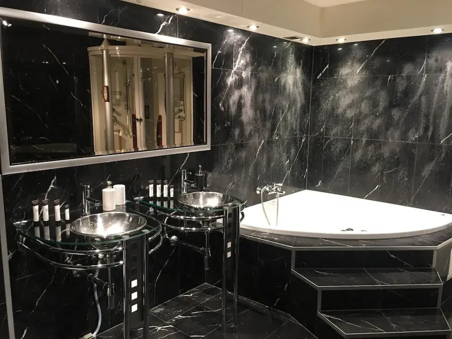 citycentre lake view apartment