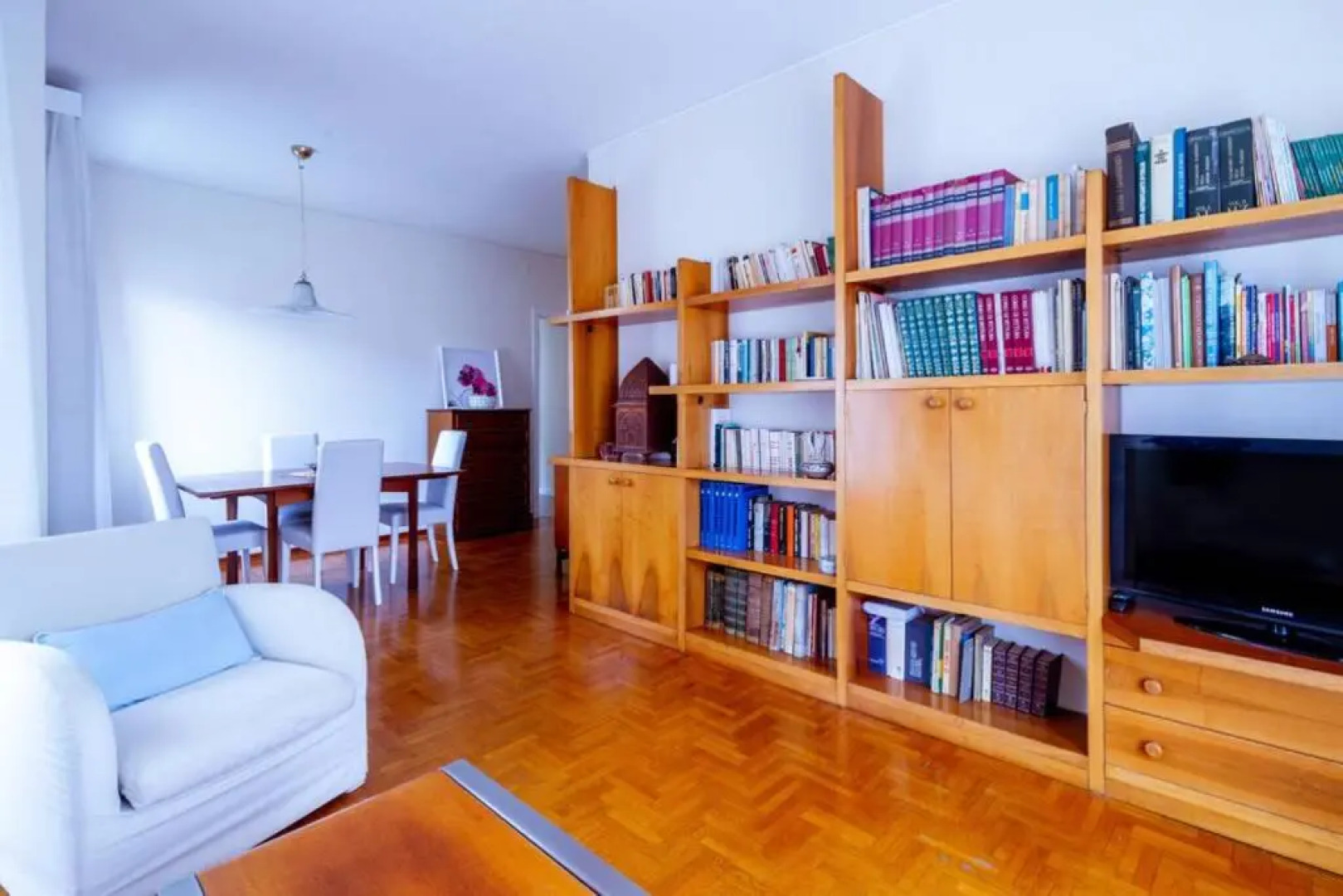 Home la Quiete. Two Bedrooms, 250m From the Beach