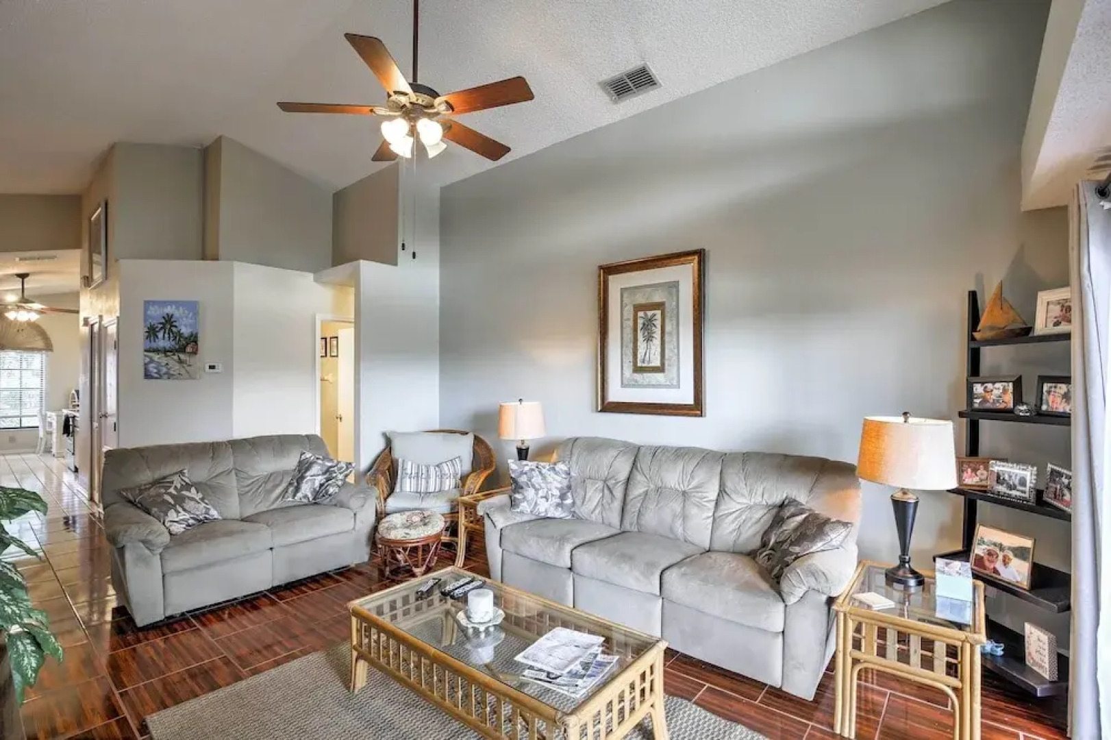 Lakefront Brandon Home w/ Patio & Screened Lanai!