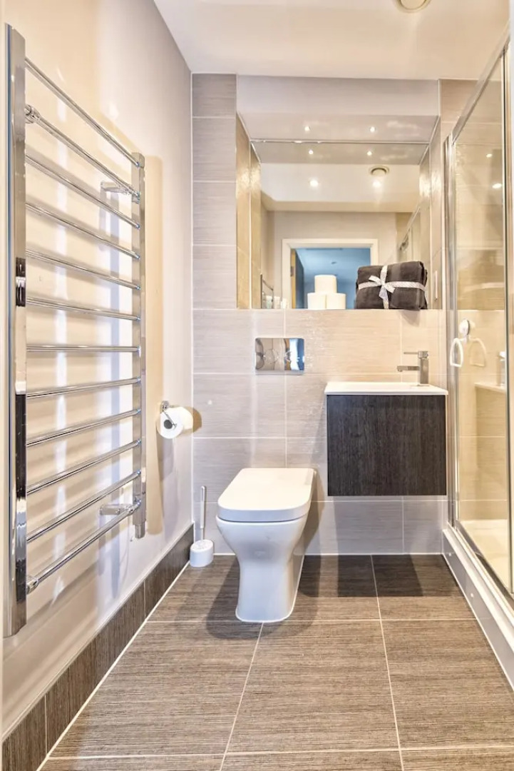 Luxury Bedford Riverside Apartment