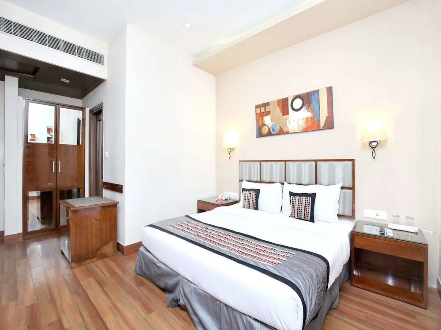 OYO 15134 Hotel Downtown