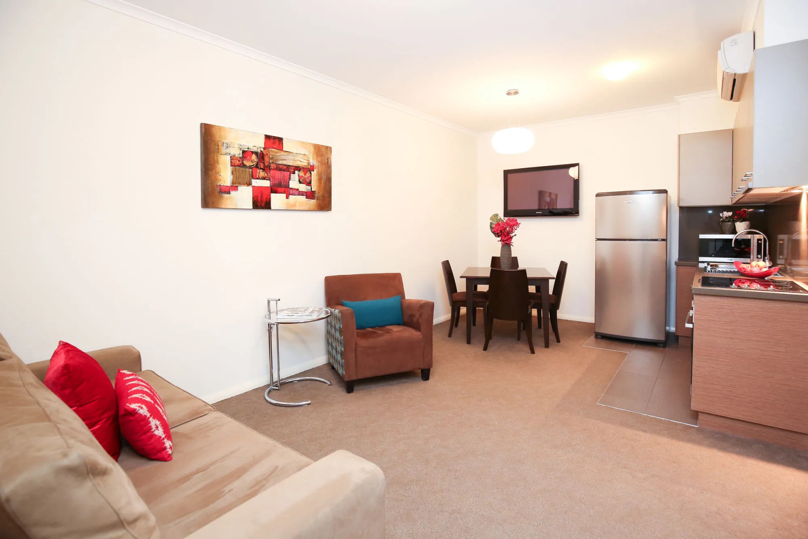 Indulge Apartments - Ontario